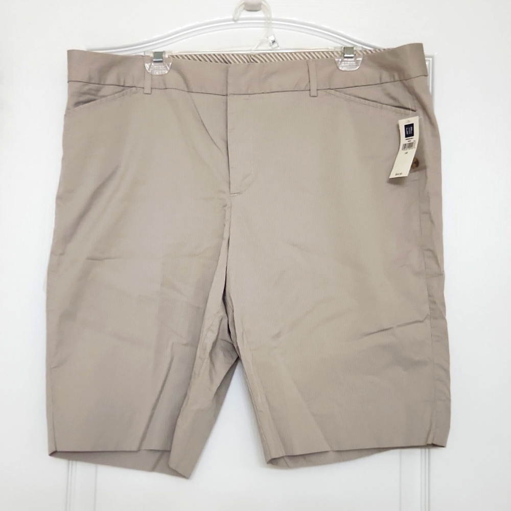 NWT pinstripe Gap shorts, sz 16